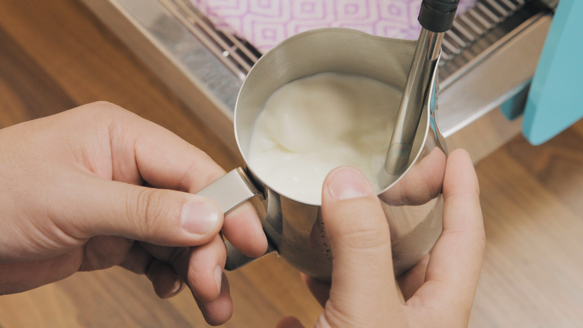 How To Steam Milk (With Or Without A Steam Wand)